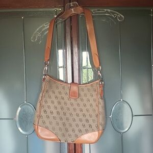 EUC Dooney and Burke pocketbook